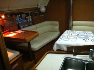 Jeanneau 37 cabin