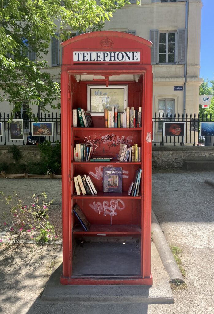 A free library in Avignon made from an old phone booth.